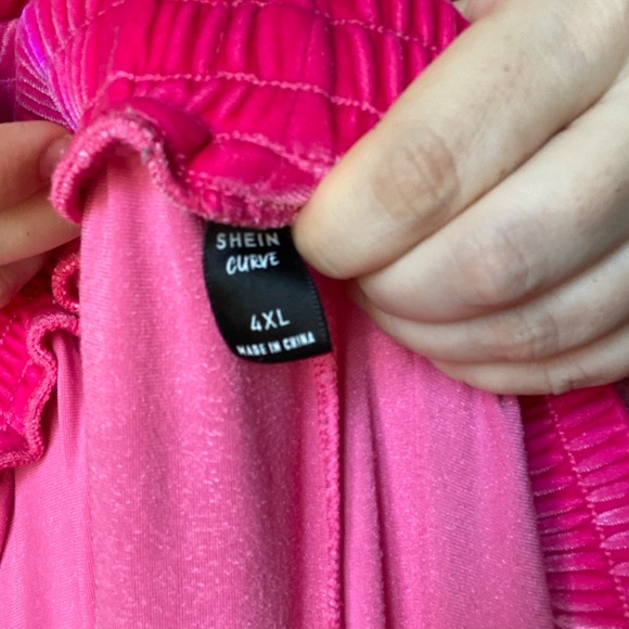 Size 4x stretchy hot pink velour crop set - Picture 6 of 6